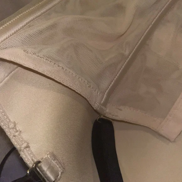 VS Dream Angel Corset 36D - Picture 8 of 15